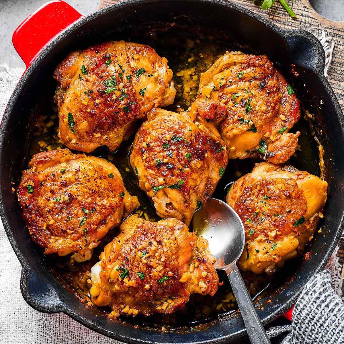 Master Cast Iron Chicken Thighs: Crispy Skin, Juicy Meat Every Time